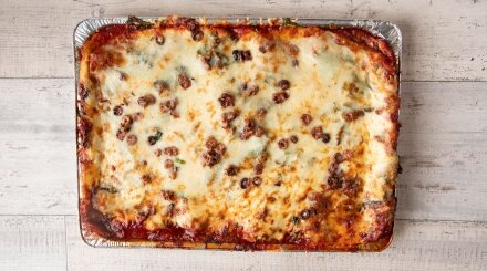 לזניה ברוטב איטלקי עלי מנגולד וגבינות