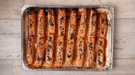 נתחי סלמון ברוטב שף